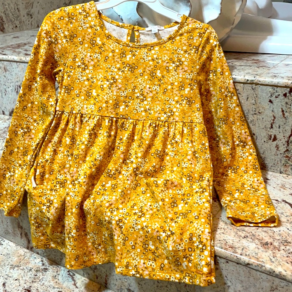 Cotton long sleeve top with pockets by Tahari.